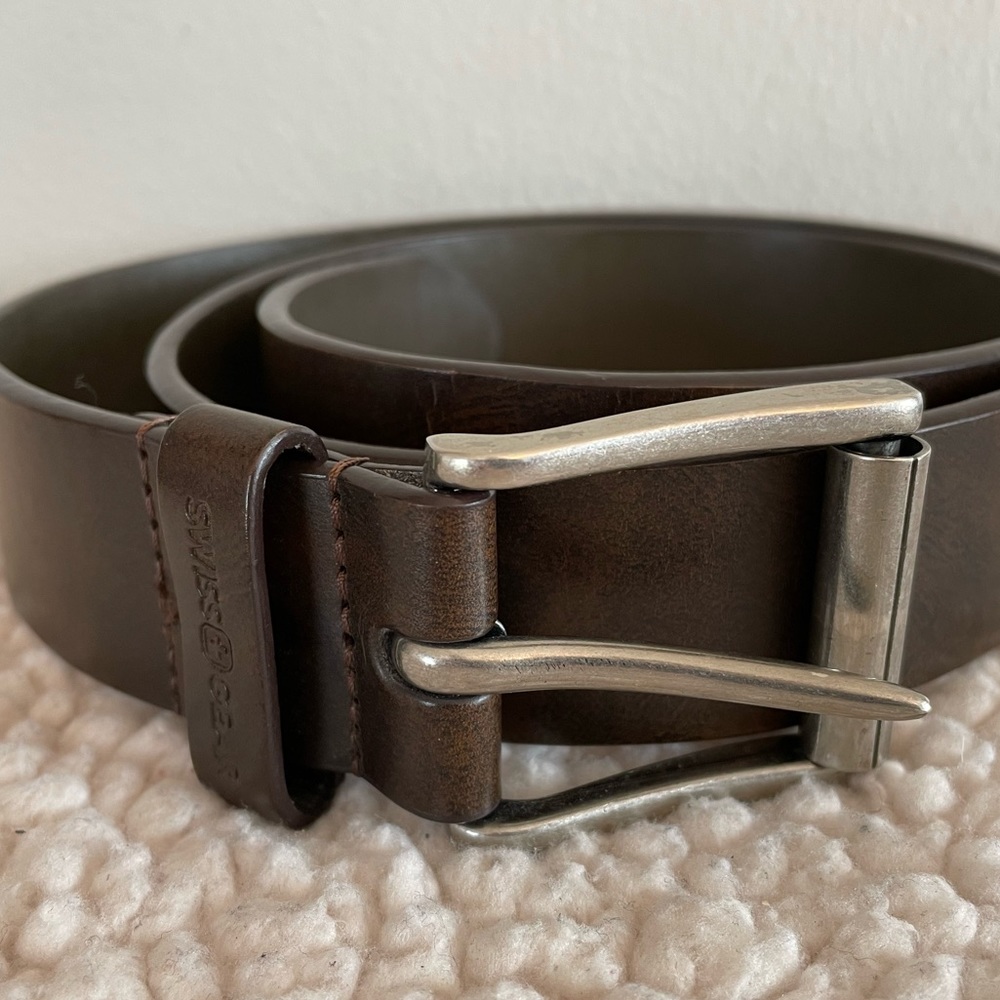 Swiss Gear brown leather belt
